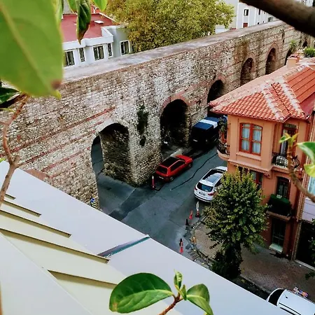 No 1 House By Valence