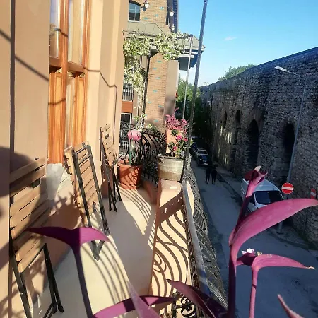 Hotel No 1 House By Valence