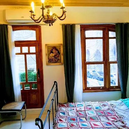 No 1 House By Valence Otel 2*