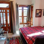 No 1 House By Valence מלון