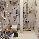 No 1 House By Valence מלון