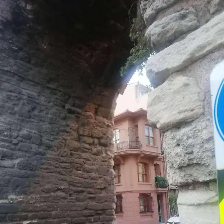 Szálloda No 1 House By Valence 2*