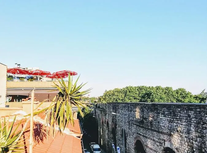 No 1 House By Valence 酒店