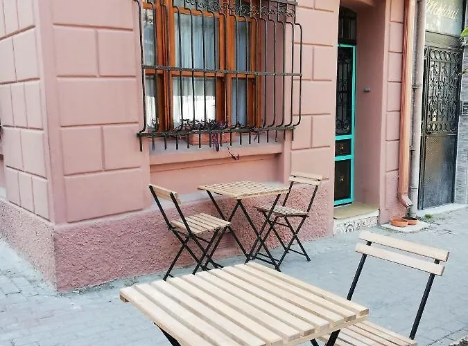 Отель No 1 House By Valence