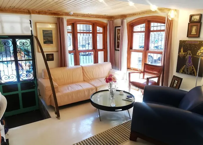 No 1 House By Valence Отель