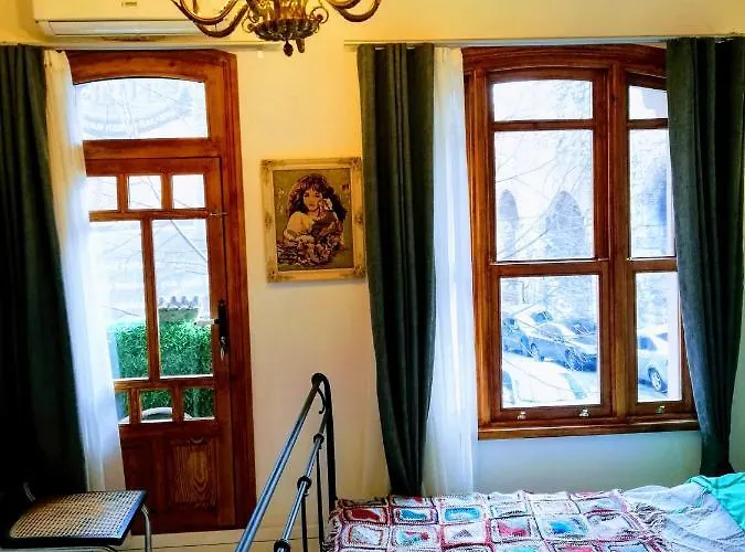 No 1 House By Valence Отель 2*