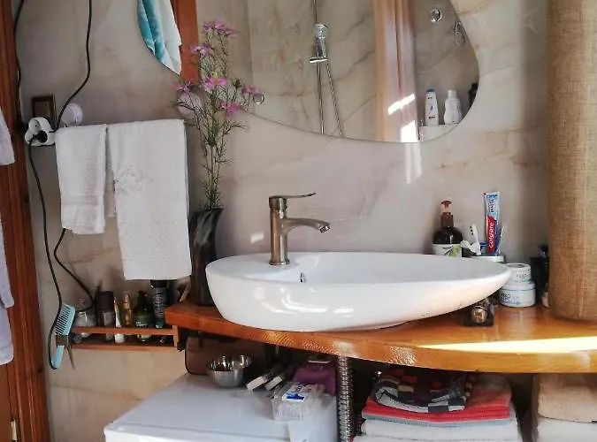 No 1 House By Valence Отель