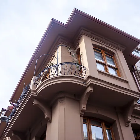 No 1 House By Valence Hotel 2*